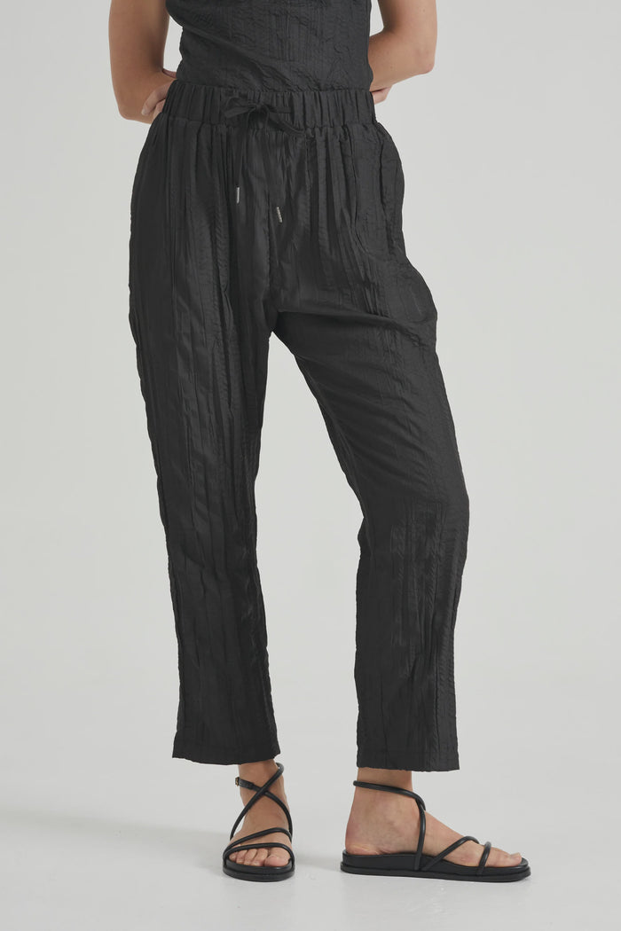 Third Form Rolling Wave Trousers (Black)