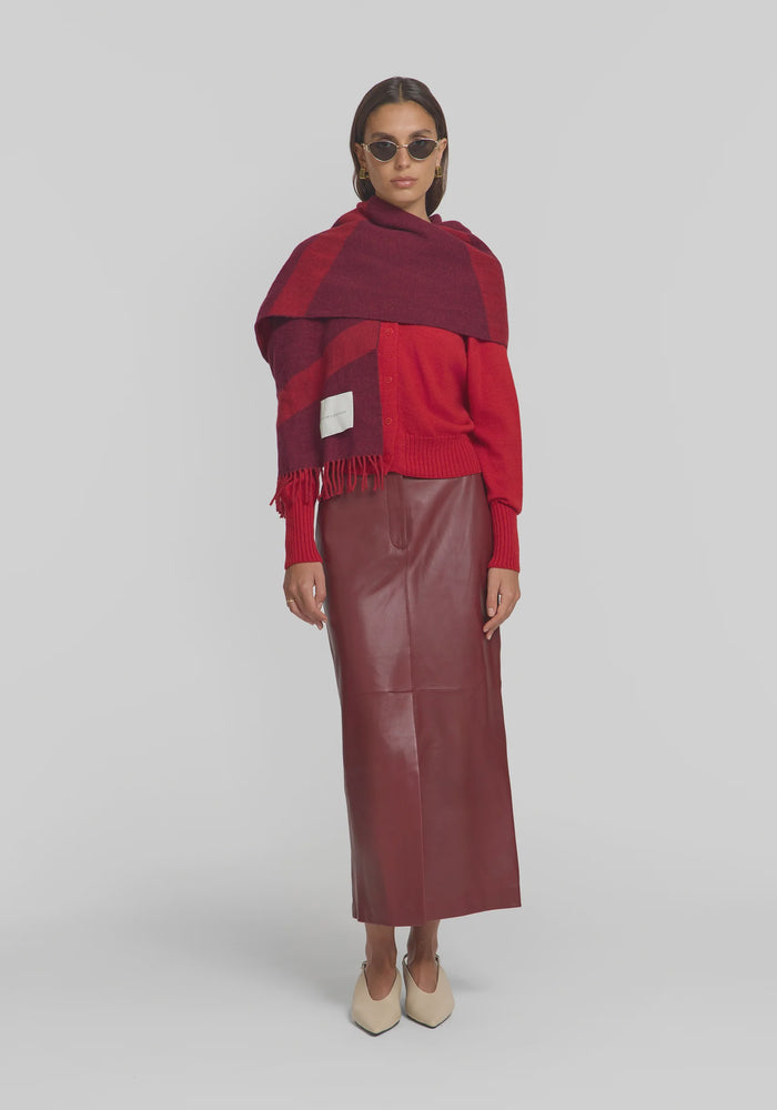 Snowdrift Scarf (Sangria)